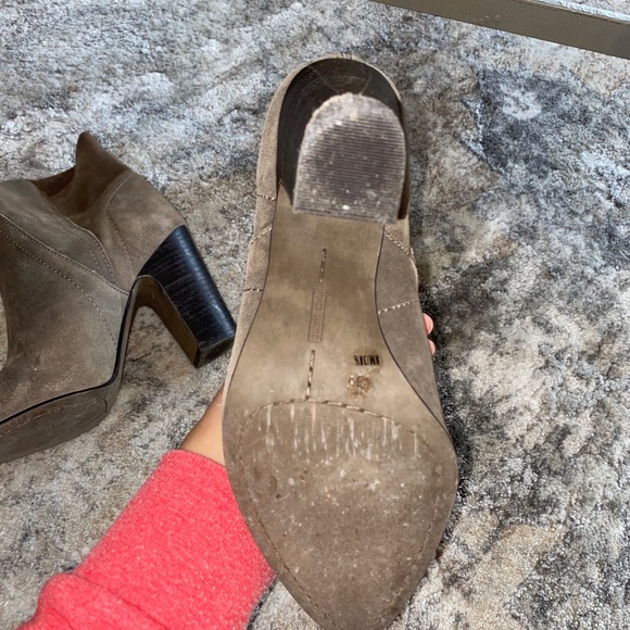 VINCE CAMUTO - Suede bootie - Picture 4 of 5